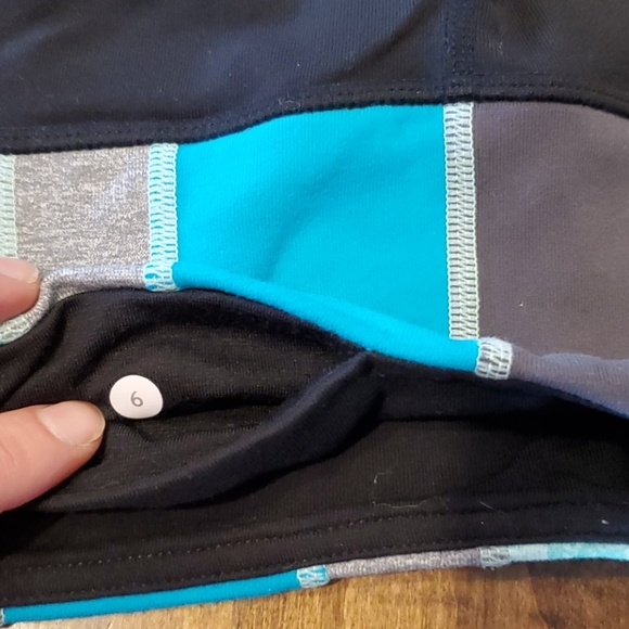 Repost as didn't sell- Lulu Active Shorts - Picture 2 of 2